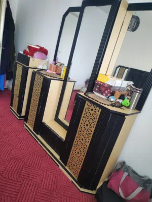 غرفة نوم للبيع خشب لاتيه