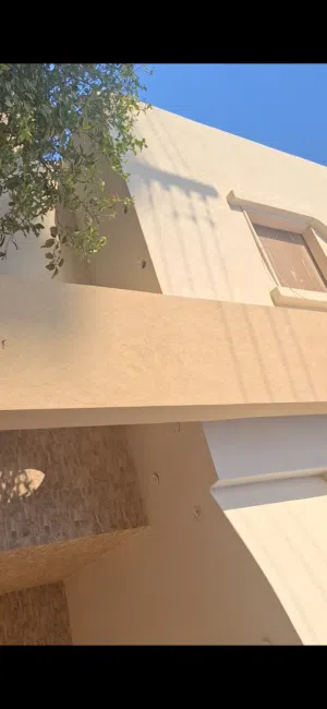 فيلا و3 شقق قرب حي دمشق و طريق دايري ثالث