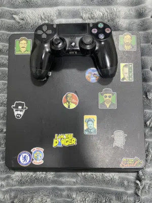 للبيع بليستيشن 4سلم ون تيرا