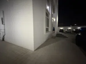 شقه مفروشه تتكون من غرفه ماستر وموزع مع جالسه صغيره مع مطبخ نظامي منفصل اول اشاره الرياض ابو ظبي