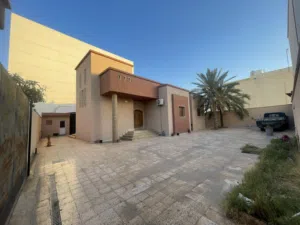 300 m2 More than 6 bedrooms Townhouse for Sale in Tripoli Zanatah