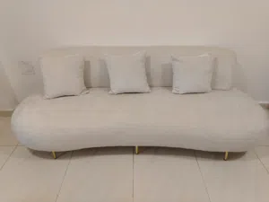سوفا 3 مقاعد فخمة ونظيفة