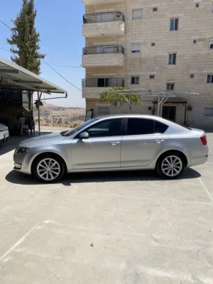 سكودا اوكتافيا سعر مغري على الكاش بنزين ماتور 1400 تيربو