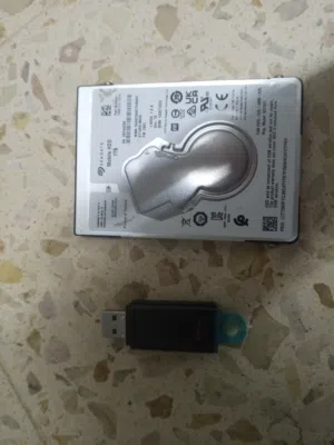 هارد ديسك 1 تيرا مخصص للألعاب سرعه اعلى من العادي مع فلاشه كينجستون 64GB فيها وندوز عشره أصلي