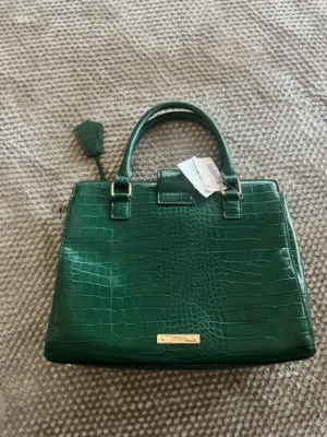 شنط ماركات الدو ، ستيف مادين و لاورا اشلي
