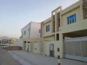 للبيع توين فيلا في بوشر العوابي الاولى قريبه من المدرسه الهنديه بنيان شخصي للوقوف ع الفيلا تواصل معي