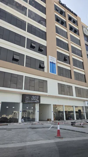 مكتب جديد للبيع .. جاهز للاستخدم بإطلالة بحريه بمنطقة جامع الامين ببوشر
