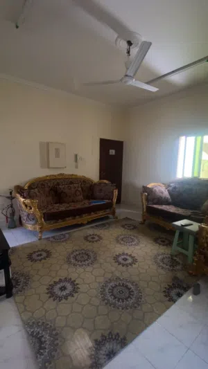 shearing flat for rent. for faimly or leady only.  its faimly building.