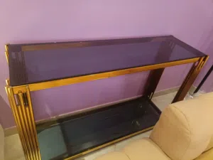 ... طاولة زجاجة و طاولة خزانة