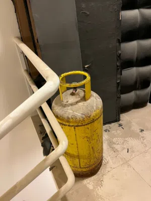 very good gas cylinder 2 nos.