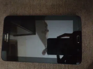 تابلتSamsung GALAXY TAP 3 في حالة جيدة جدا 8جاجا تخزين (خط الاتصال والشبكة غير فعال) مع الشاحن