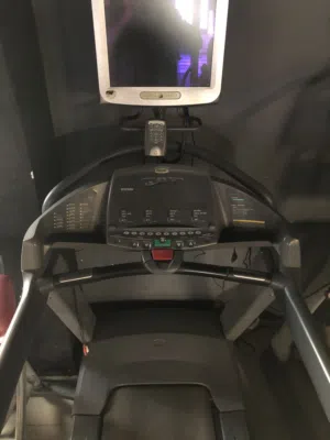 اجهزه لياقه بدنيه شركة بريكور الامريكيه  جهاز مشي و جهاز اليبتكال