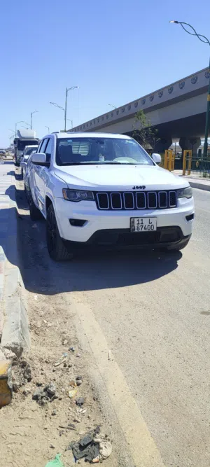 جيب كراند شيروكي 18 ابيض فول بلاك توب.محرك 3600