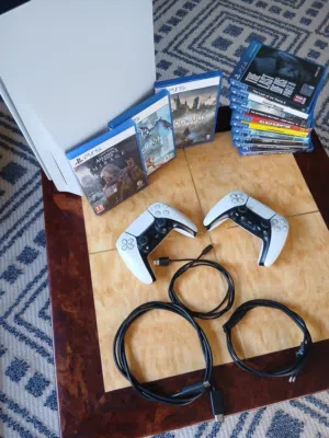 للبيع: جهاز PlayStation 5 Standard Edition (نسخة أوروبية - مع فاتورة الشراء الأصلية من إيطاليا)