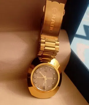ساعة رادو اصلية ذهبية عقارب الماس