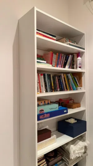 أرفف ايكيا حالتها ممتازة Shelf case as good as new