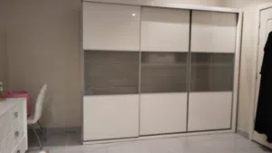 لشراء الاثاث المستعمل مكيفات غرف نوم مطابخ ثلاجات غسالات شاشات ونقل الأثاث داخل جده