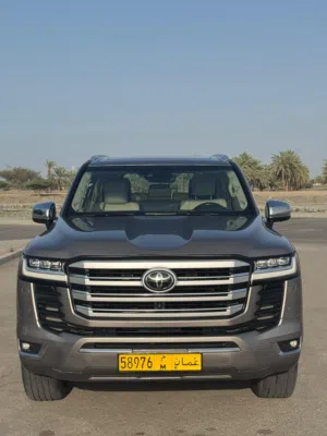 Used Toyota Land Cruiser in Muscat