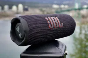 سبيكر شحن لمدة 12 ساعة شغال JBL بلوتوث ويمكن ادخال فلاش مموري وخيط من usb