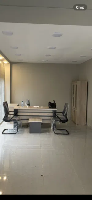 مكتب مع ملحقاته للبيع