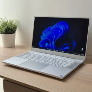 للبيع لابتوب ريزر بليد 15 مستعمل (2018) اللون الأبيض