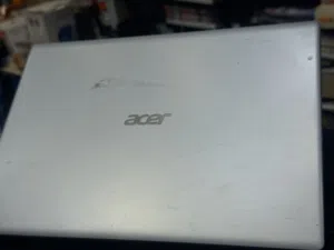 Acer aspire celeron (R)  STORAGE : 128 GB SD  RAM : 4 GB