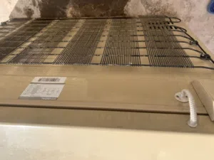 مجمدة للبيع مستعملة 3 سنوات اصلية موديل HBM1400 تحتاج تبديل ماطور فقط