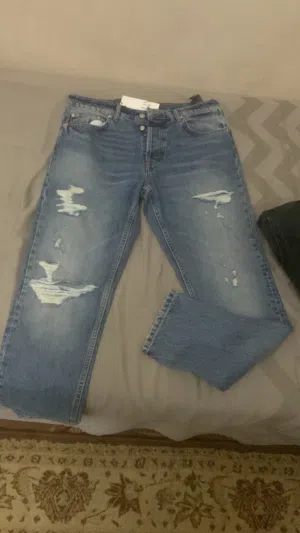 بنطلون جينز عدد 2 واحد اسود وواحد ازرق zaraجديد مقاس (32)(42)