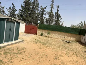 ارض مع استوديو