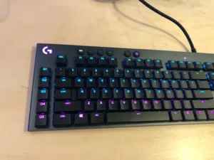 RGB Mechanical    لوحة مفاتيح الألعاب   اقراء وصف جيداLogitech G815 LightSync   قابل لتبديل