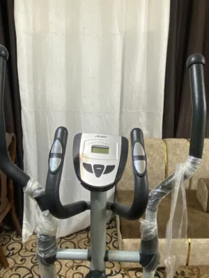 جهاز رياضي بسكليت  الجهاز مستعمل بحال الوكاله الجلاتين لساتها عليه فش في ولا غلط