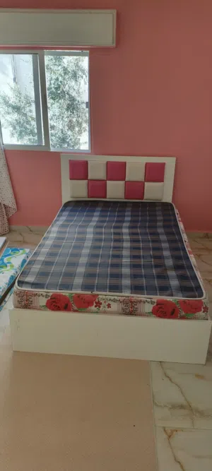 سرير مفرد ونص + الفرشة بحالة ممتازة