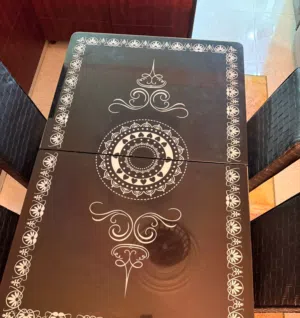 طاوله مطبخ مع اربع كراسي للبيع