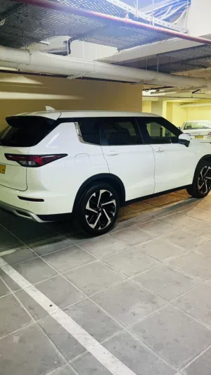 Mitsubishi outlander 2024 less km 45,000
