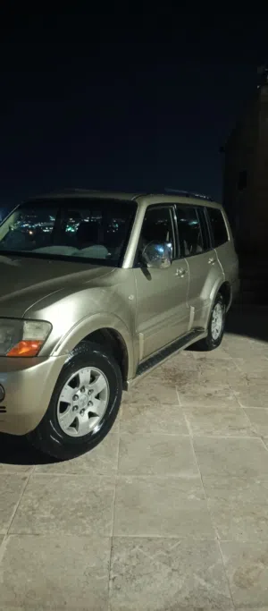 متسوبيشي باجيرو موديل 2004 للبيع