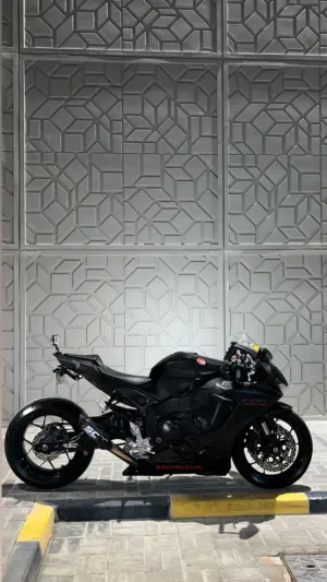 للبيع هوندا 1000rr 2021