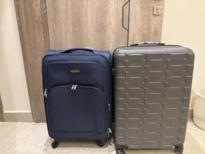 طقم شنط سفر مكون من ثلاث قطع بسعر 8 ريال للطقم كامل