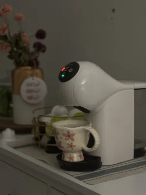 مع حاملة كبسولات هدية Dolce Gusto Genio S Plus