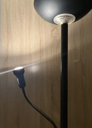 مصباح أرضي طويل مع ذراع قراءة – لون أسود