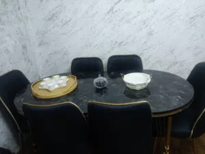 طاولة سفرة 6 كراسي جديدة استعمال بسيط جدا وكالة للبيع