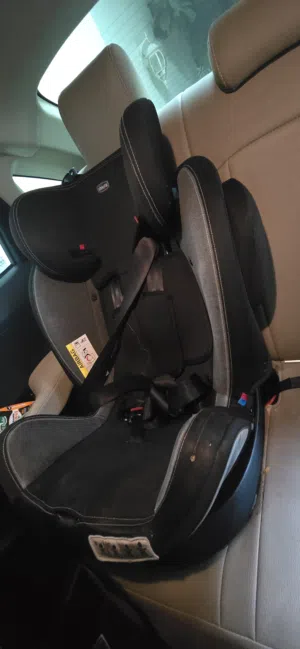 للبيع كرسي أطفال بحالة ممتازة جدآ استخدام خفيف نظيف جدة ماركت شيكو المعروفة لسلامة الأطفال ثابت