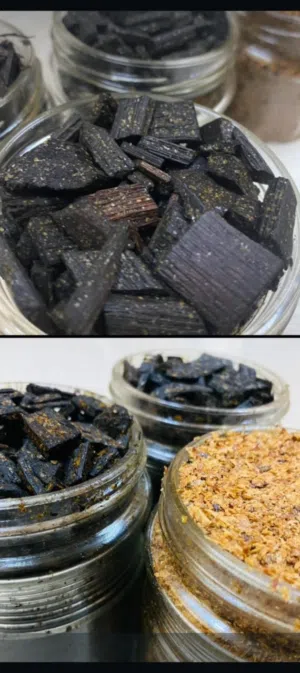 بخور وعود ذات روائح جميلة