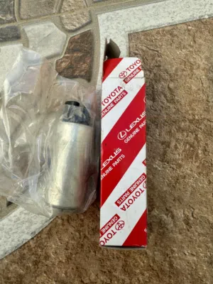 للبيع بسعر منافس قطع غيار سينا تويوتا وكاله نظيف