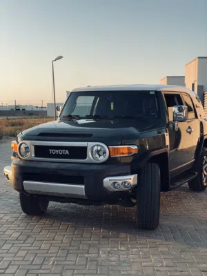 Used Toyota FJ in Tripoli
