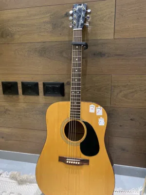 جيتار للبيع ممتاز جداً