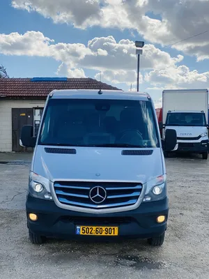 Box . Mercedes Benz . 20191