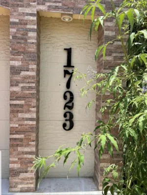 Luxury Acrylic House Numbers (Black/White) – Custom Made in any size any shape