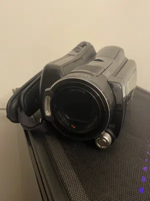 للبيع كاميرا Sony Handycam HDR-SR12E بحالة ممتازة جداً