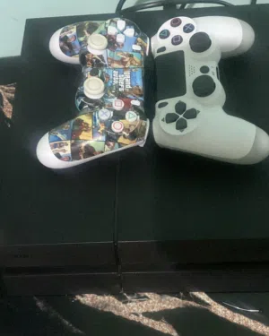 بليستيشن 4مستعمله بسعر جيد