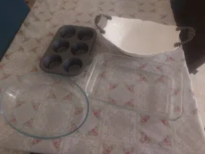 Set of 4 baking and serving dishes! All for 5 omr only!
